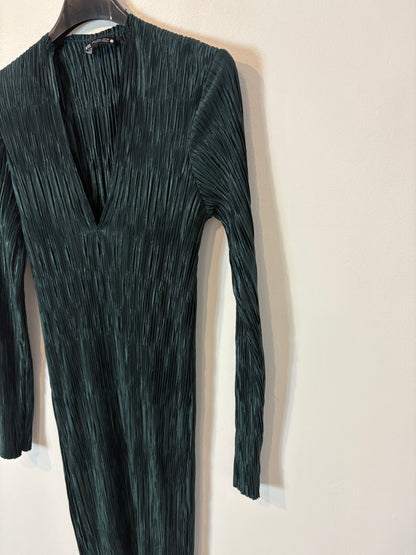 ZARA. Vestido midi verde fruncidos