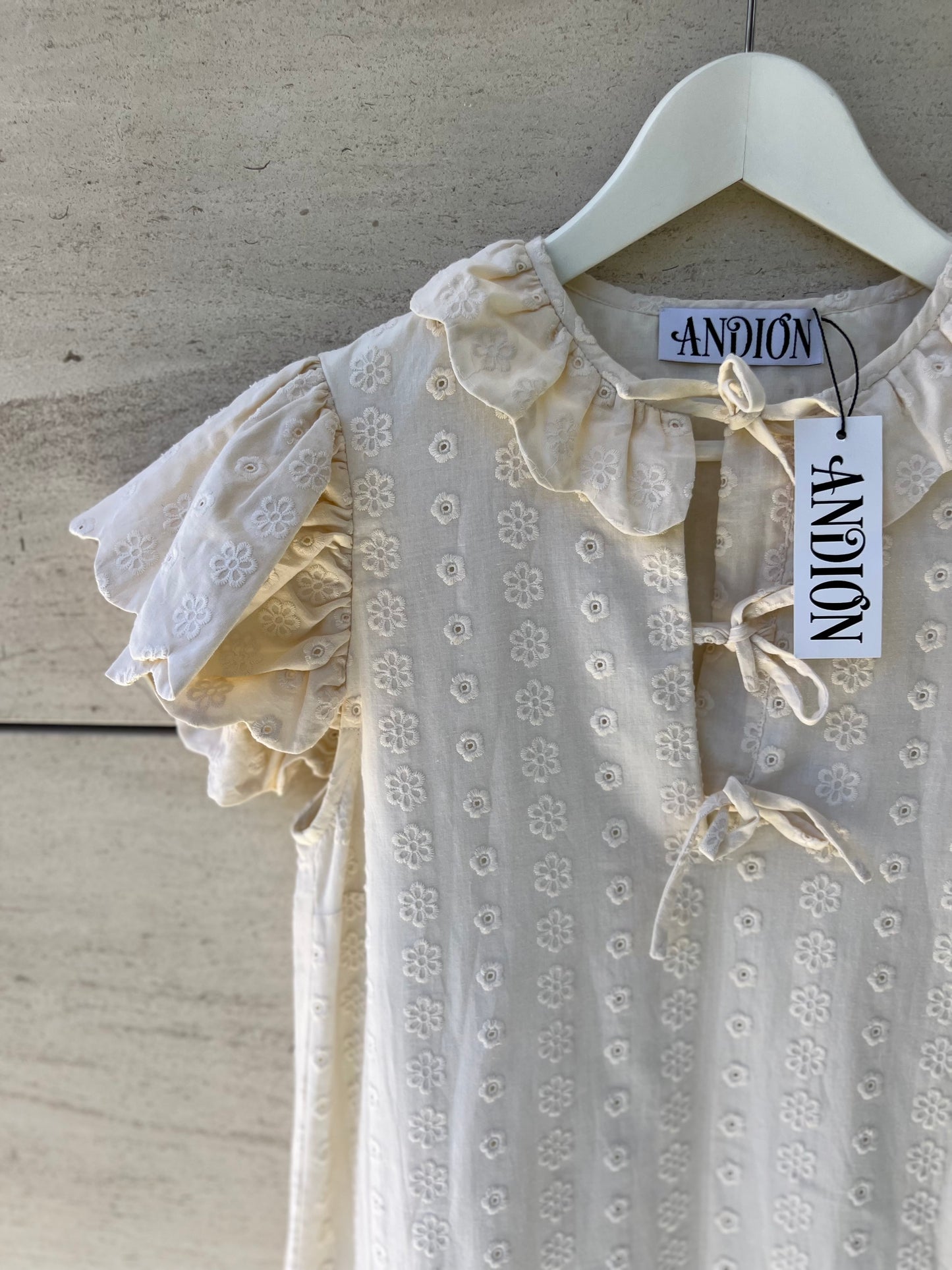 ANDION. Vestido beige tejido flores. T.S