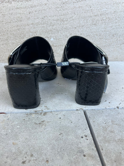 ZARA. Sandalias piel detalle tacón. T 40