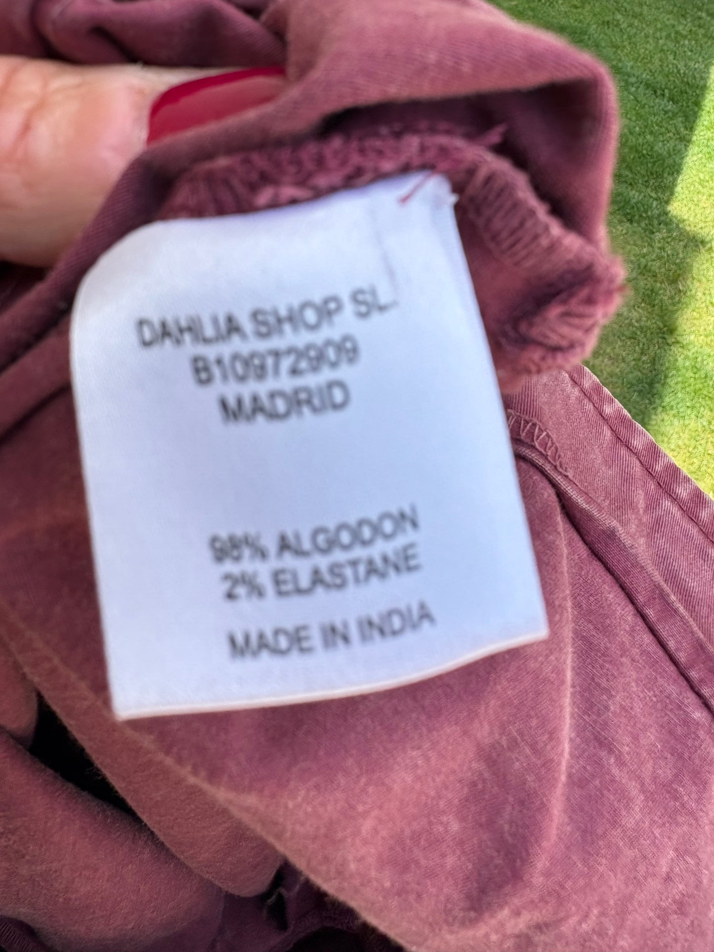 DAHLIA. Pantalones granate efecto desgastado