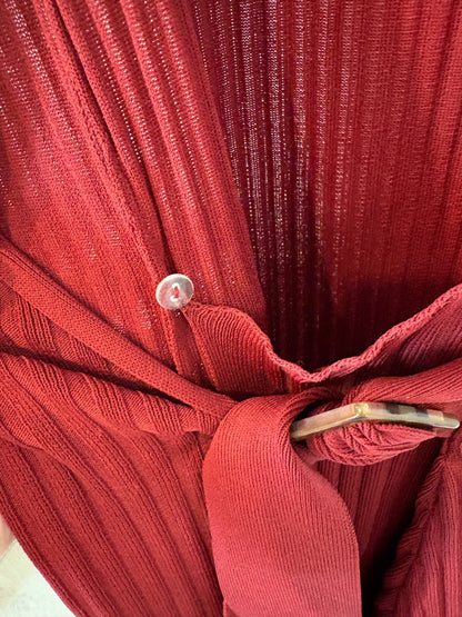 MASSIMO DUTTI. Vestido midi burdeo. T XS