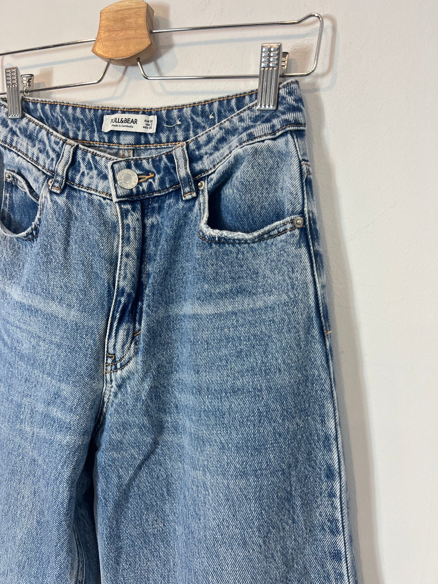 PULL&amp;BEAR. Light denim, wide leg. Size 32