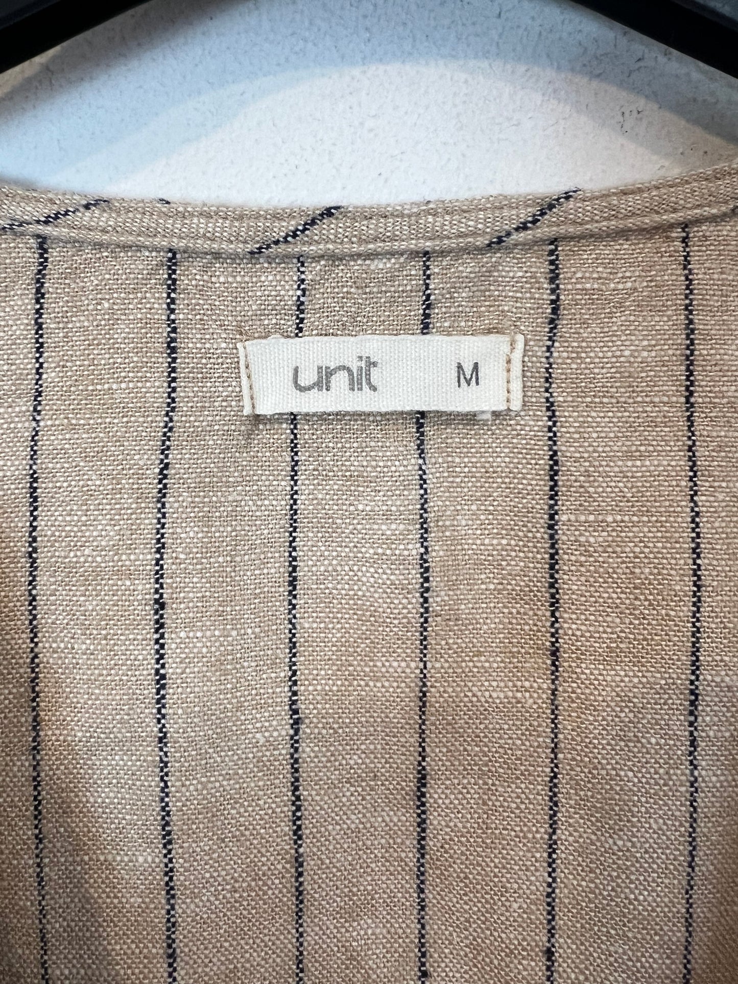 UNIT. Striped Bermuda shorts and vest set with linen. TM/L