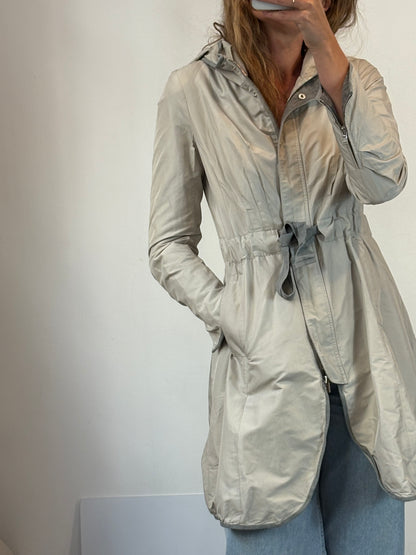 BRUNELLO CUCINELLI. Gabardina beige capucha .