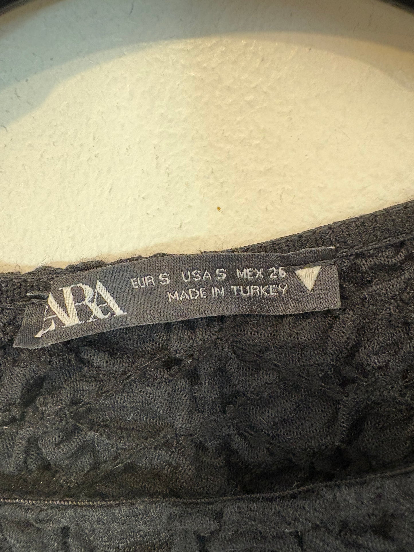 ZARA. Top negro fruncido. T S