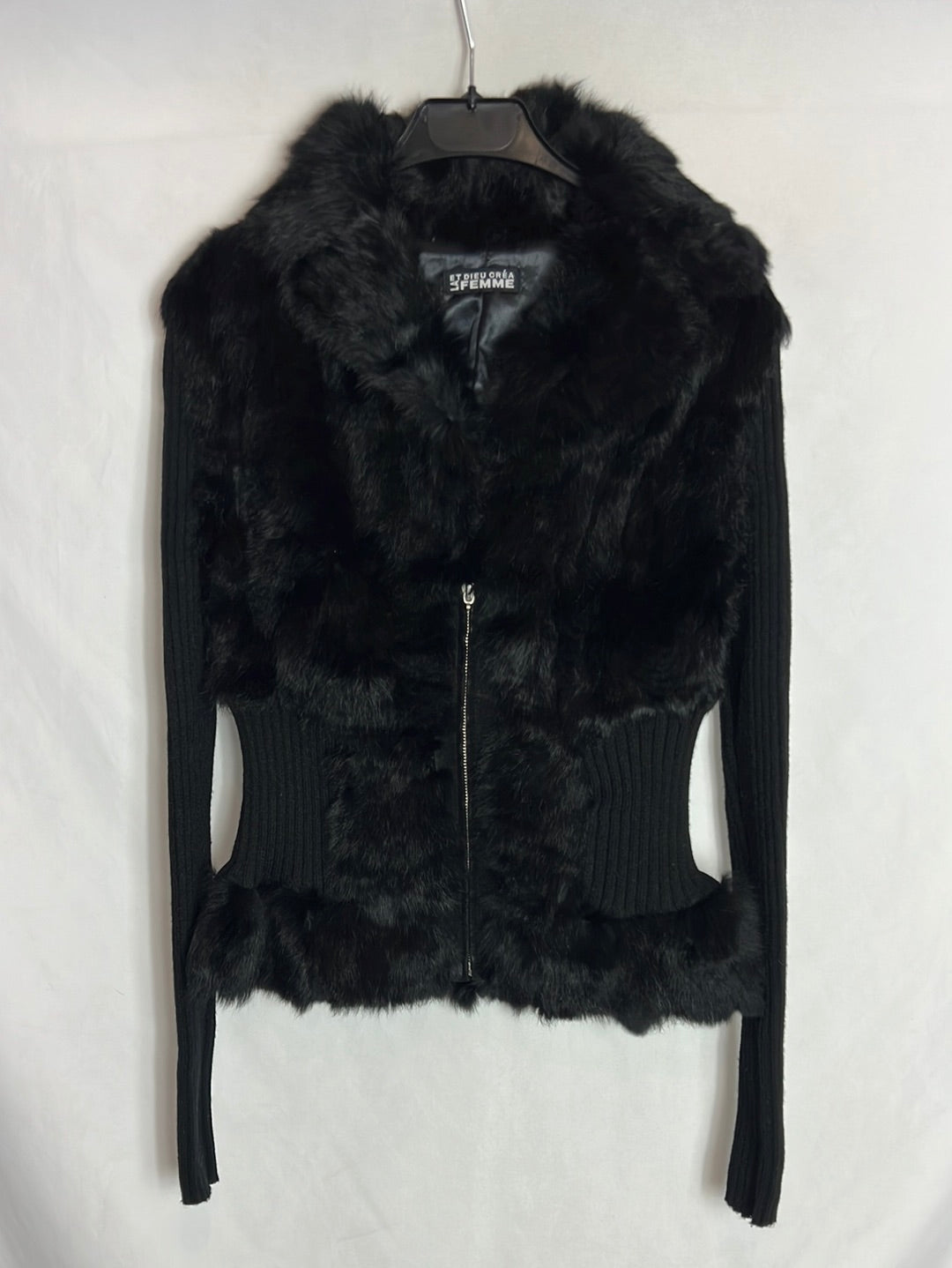 ET DIEU CRÉA LA FEMME. Chaqueta negra pelo natural. T 40