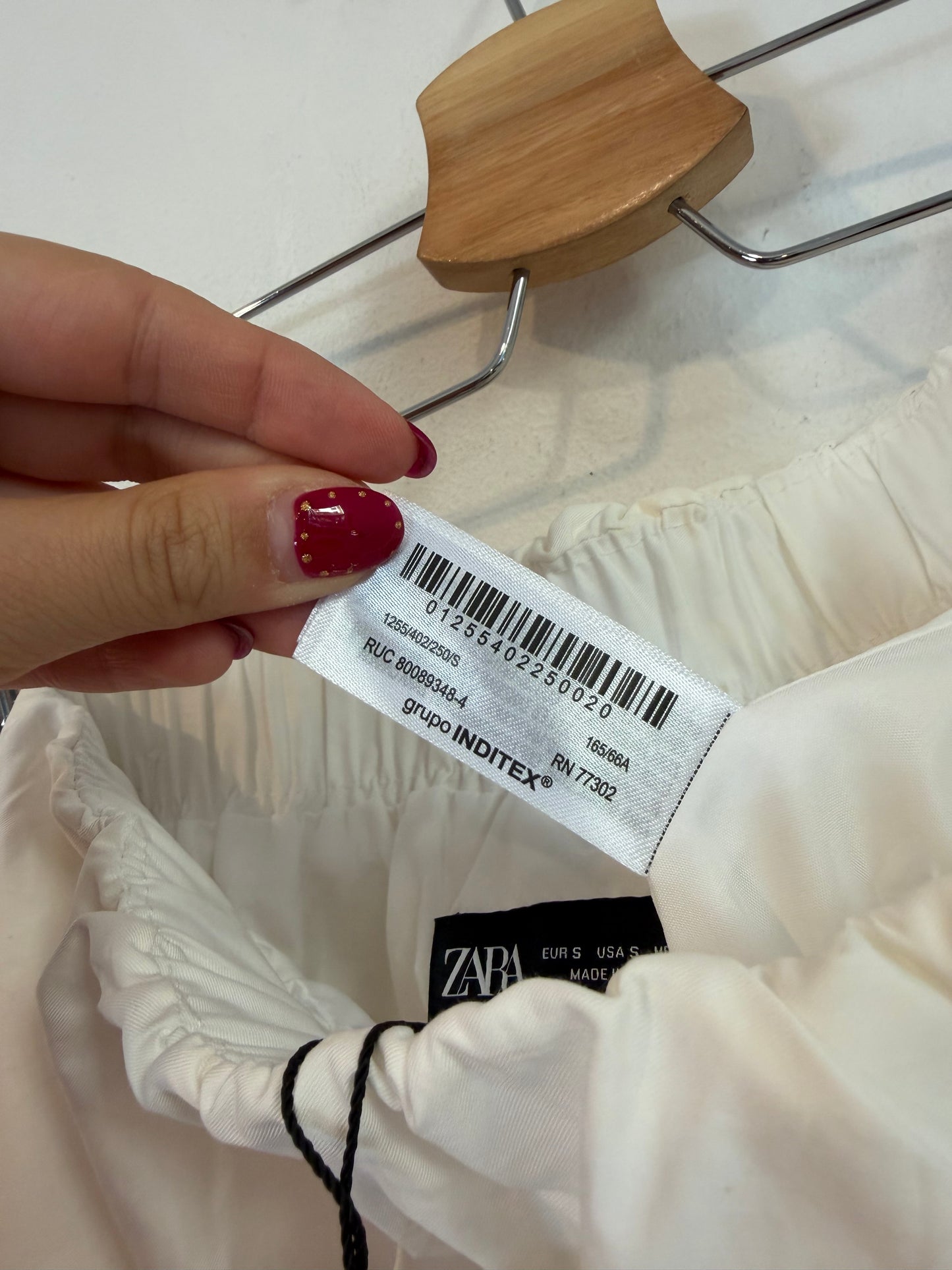 ZARA. Falda blanca globo