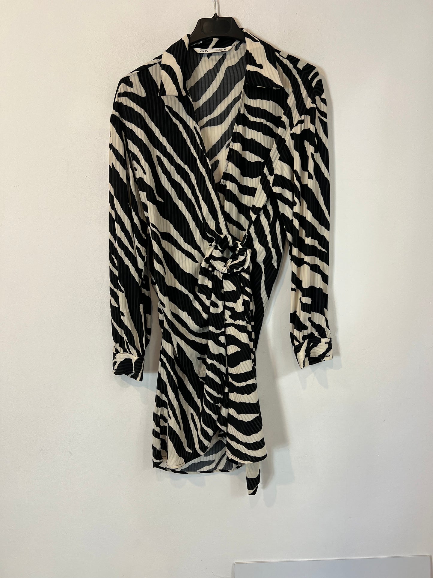 ZARA. Vestido corto cebra T.xs