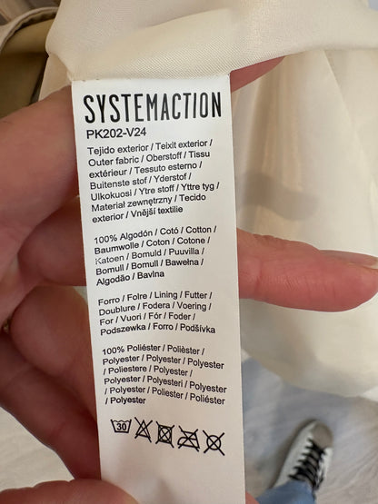 SYSTEMACTION. Gabardina beige cinturón