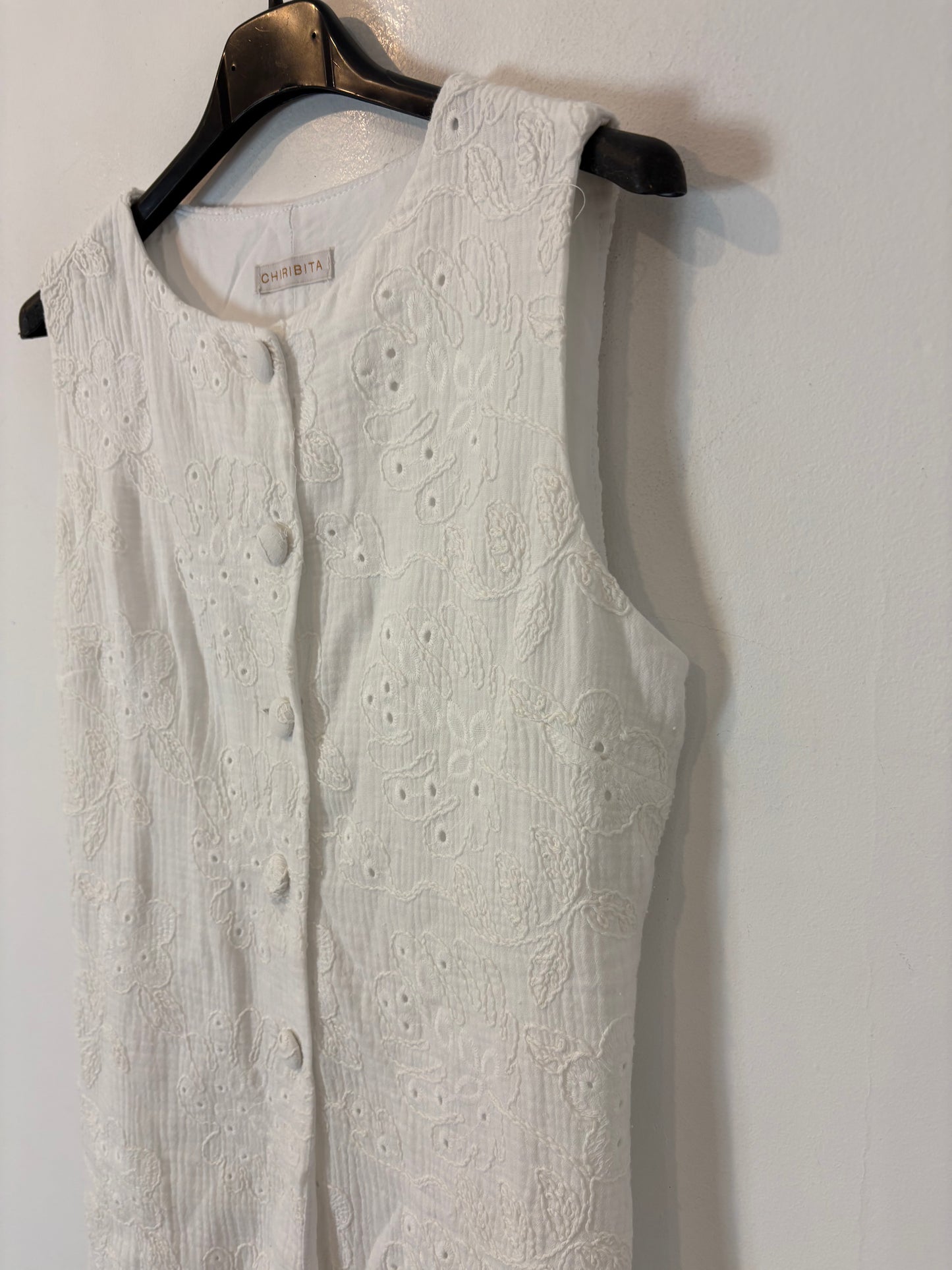 CHIRIBITA. Total look blanco bordado T.s