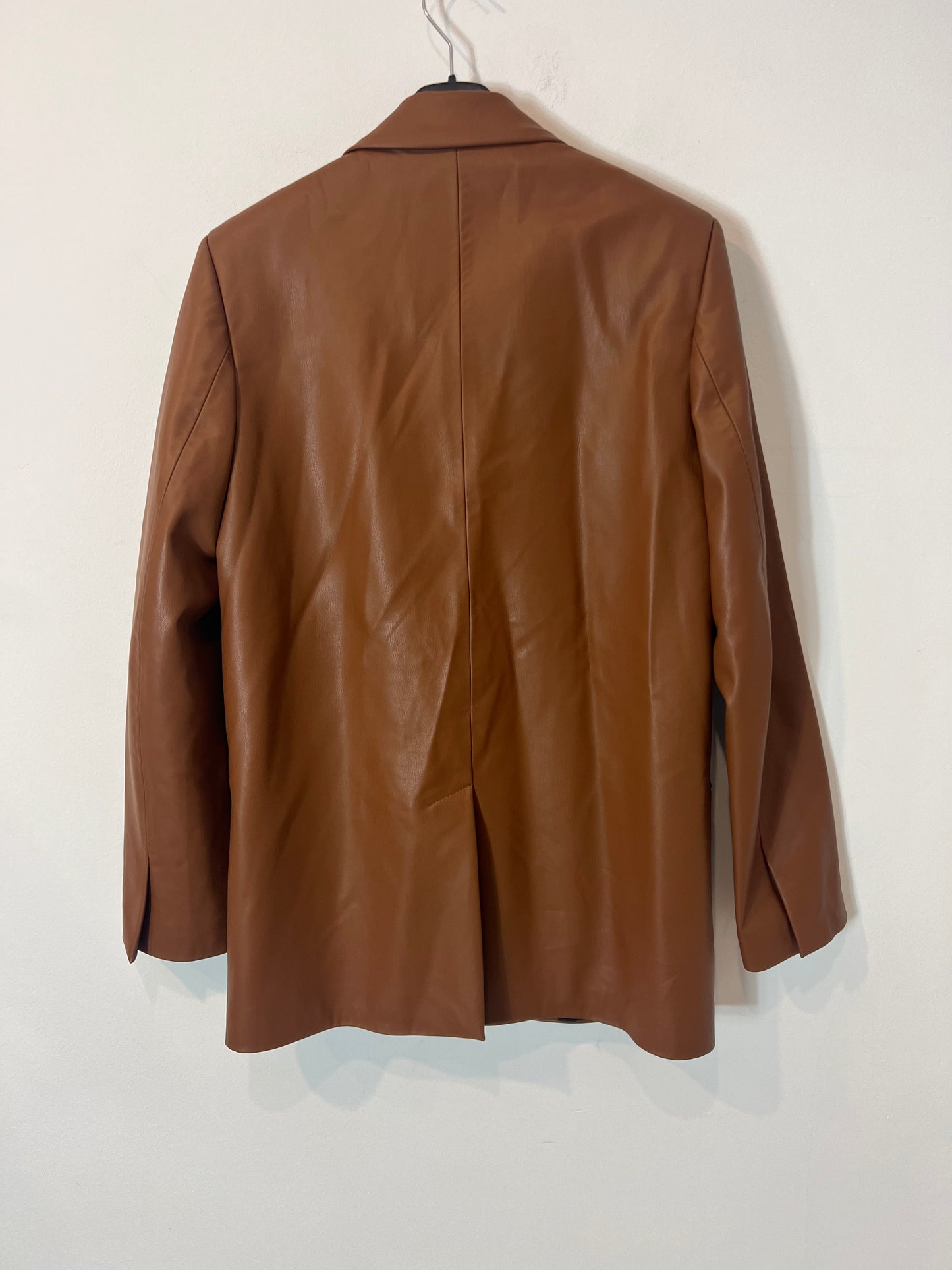 ZARA. Blazer marrón efecto piel . T S