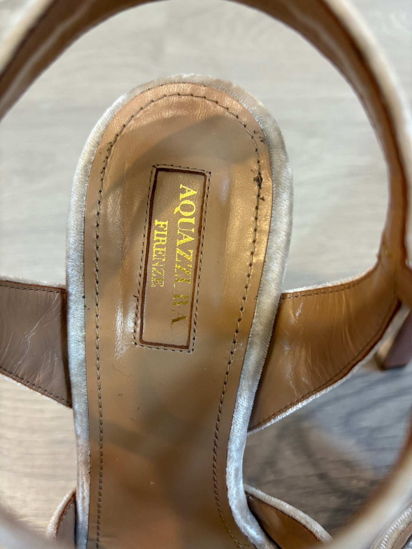 AQUAZZURA. Sandalia terciopelo cruzada. T 40