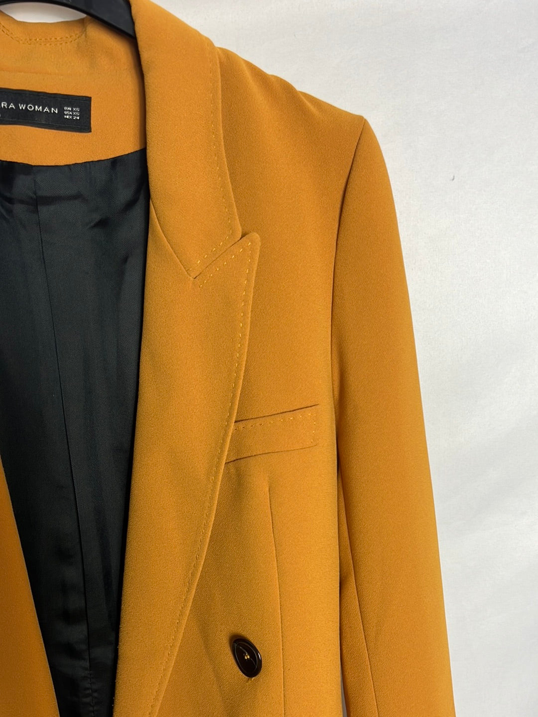 ZARA. Blazer larga mostaza. T XS (tara)