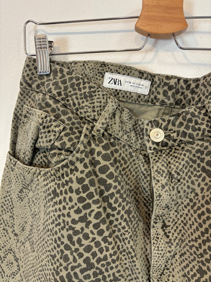 ZARA. Denim estampado pata ancha