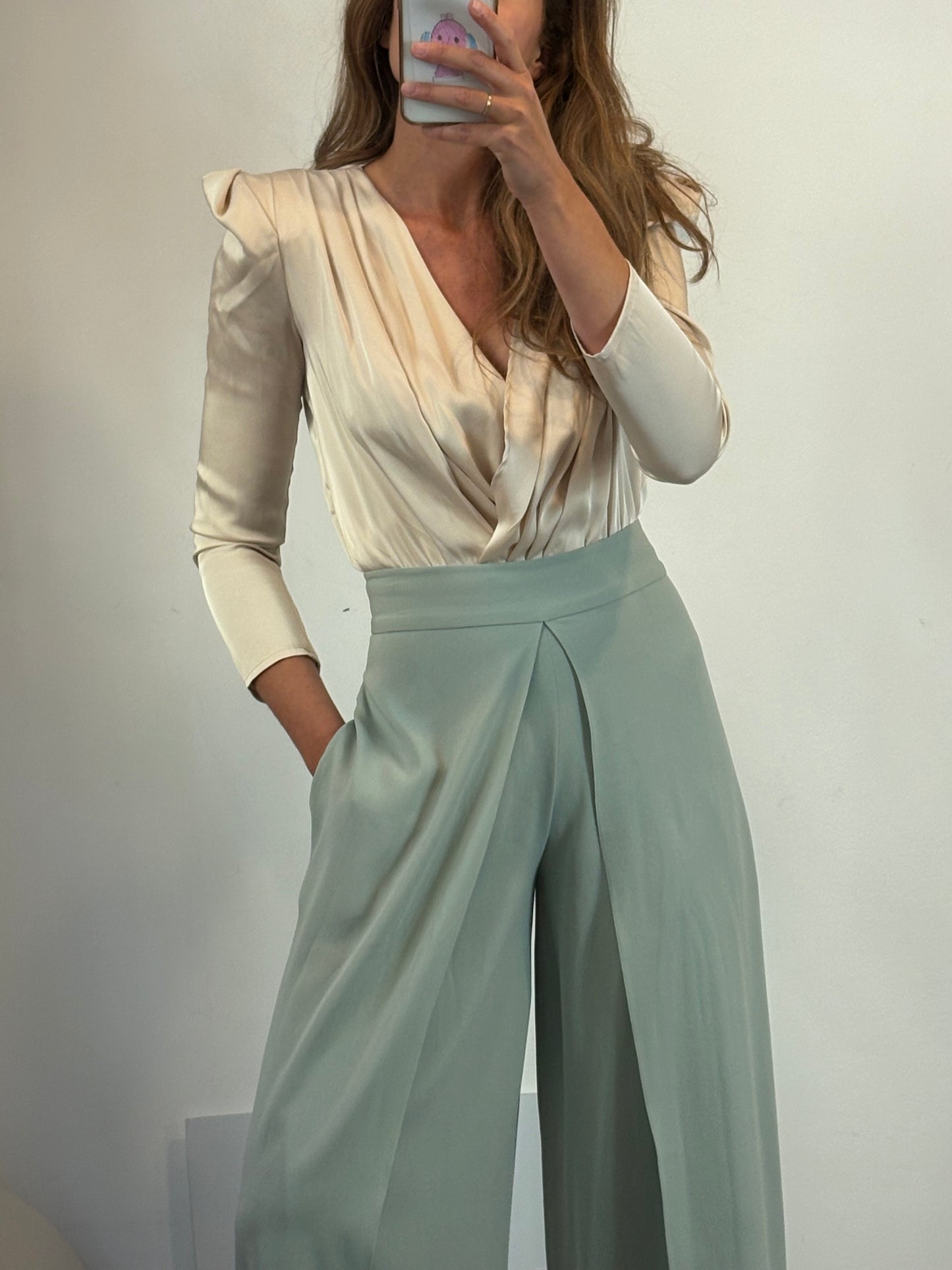 IQ COLLECTION. Body beige hombreras