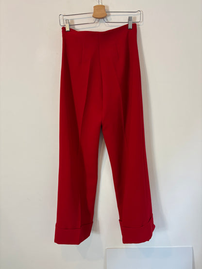 REDONDO BRAND. Red pleated trousers. TS
