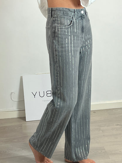 ZARA. Gray denim with wide leg details. Size 38