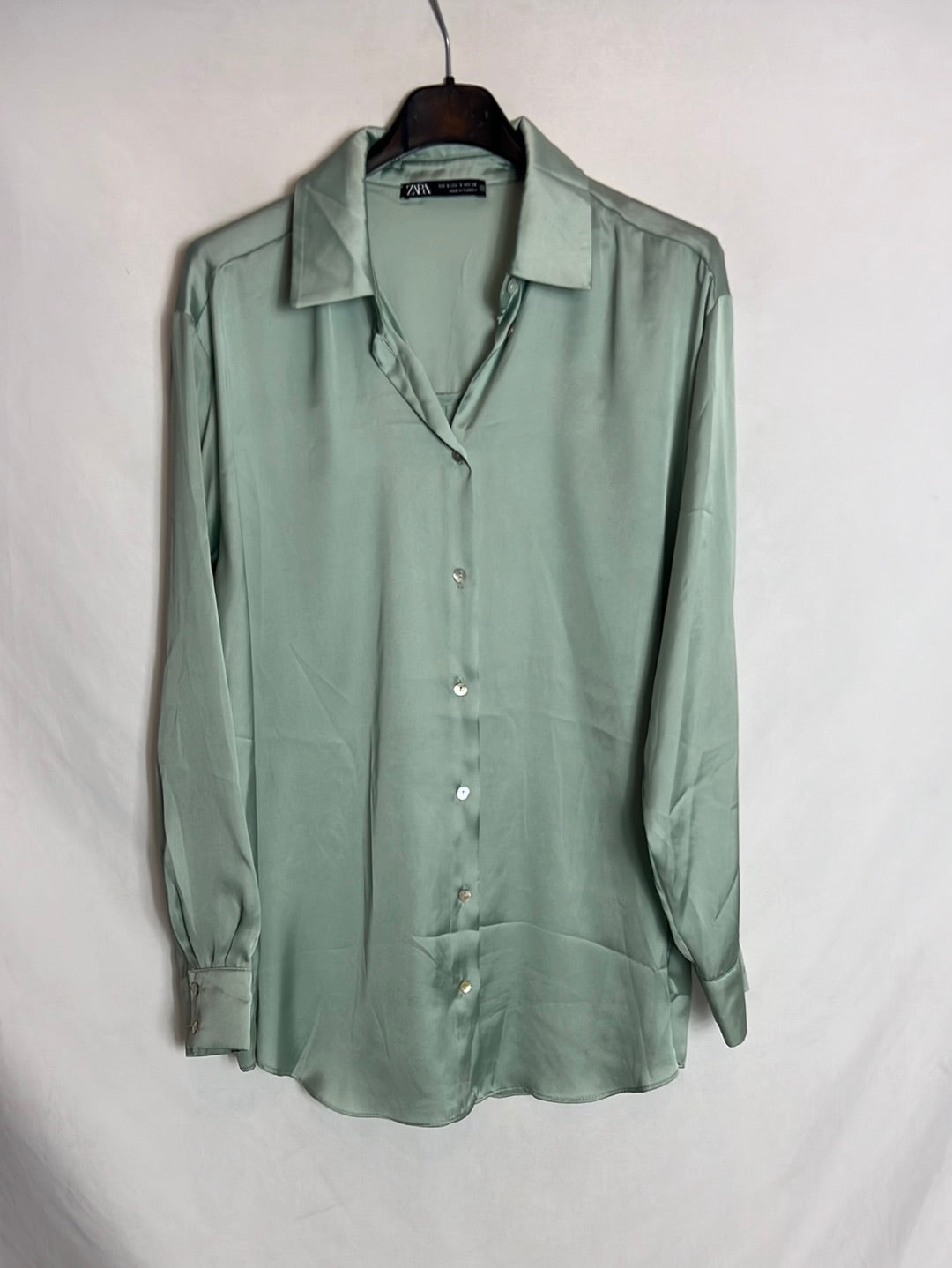 ZARA. Blusa verde agua satinada. T S
