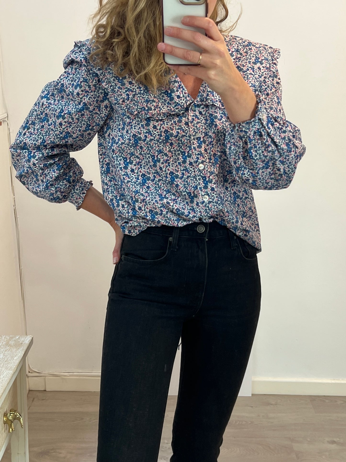 LES COYOTES DE PARIS. blusa azul flores T.38