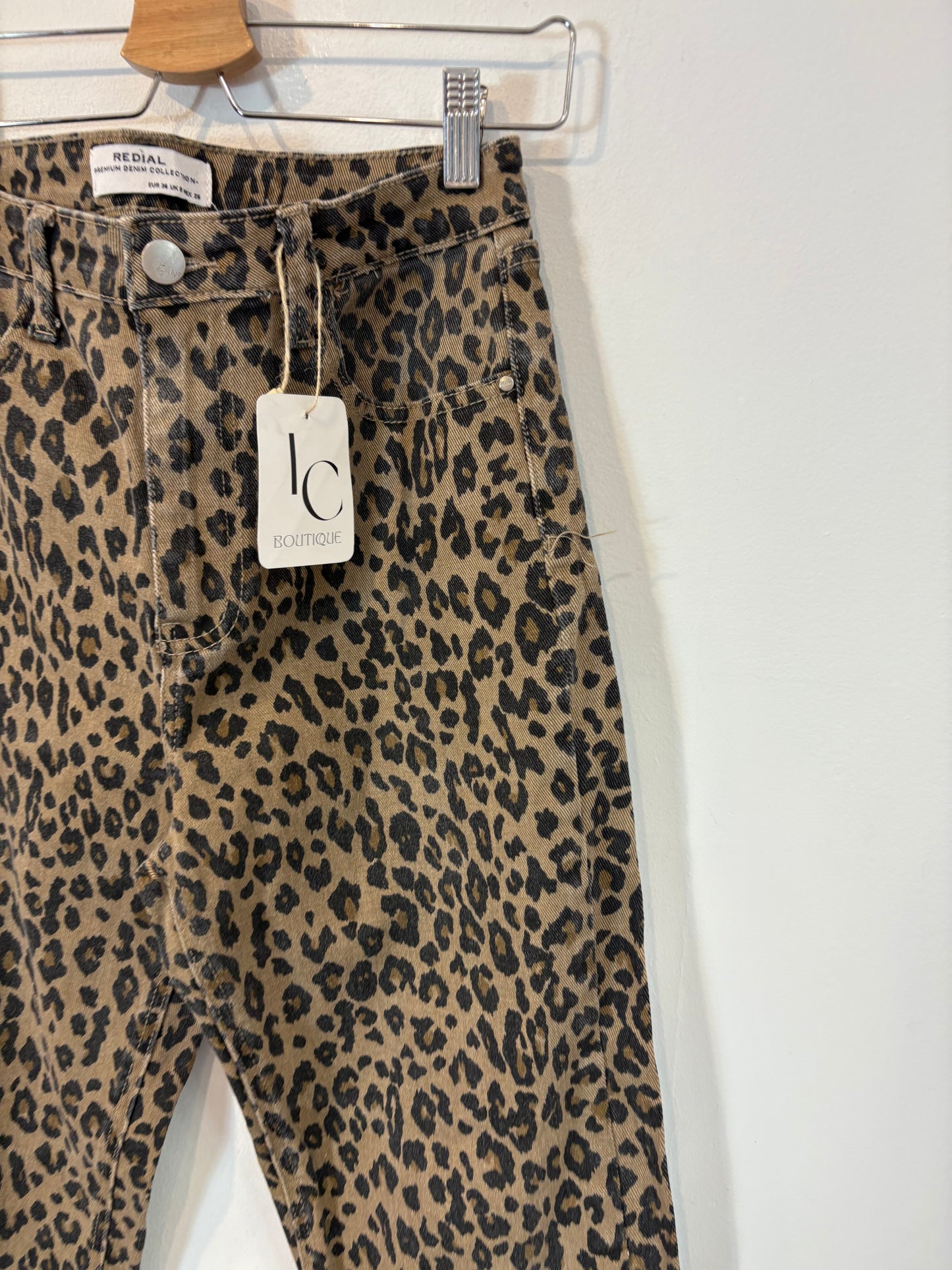 OTRAS. Denim recto animal print. T 36