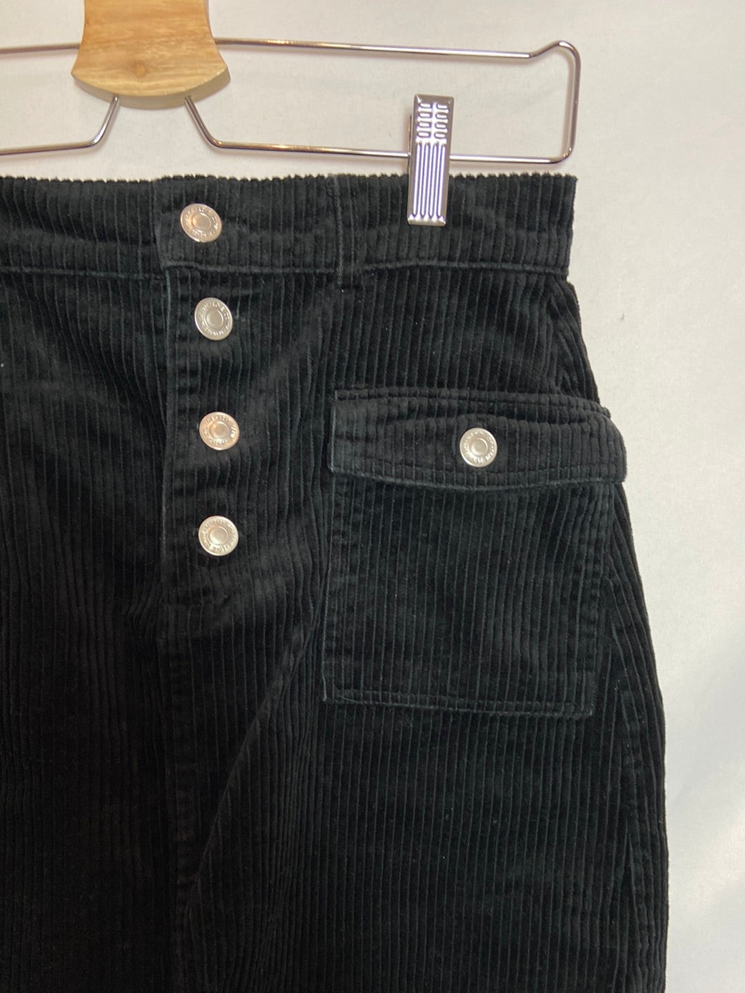 PRIMARK. Falda corta negra pana. T.34