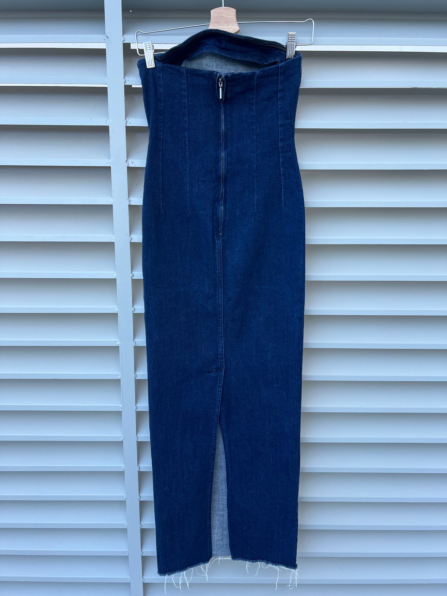 ZARA. Vestido denim palabra de honor