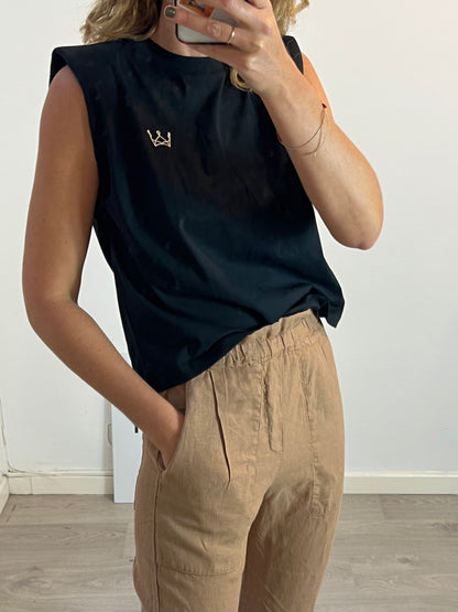 IQ. Camiseta negra detalle espalda. T S