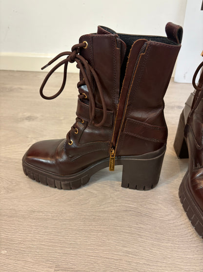 UTERQÜE. Botines piel cordones. T 39