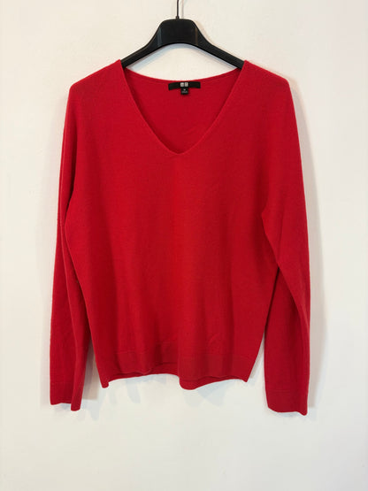 UNIQLO. Red wool V-neck sweater. XS