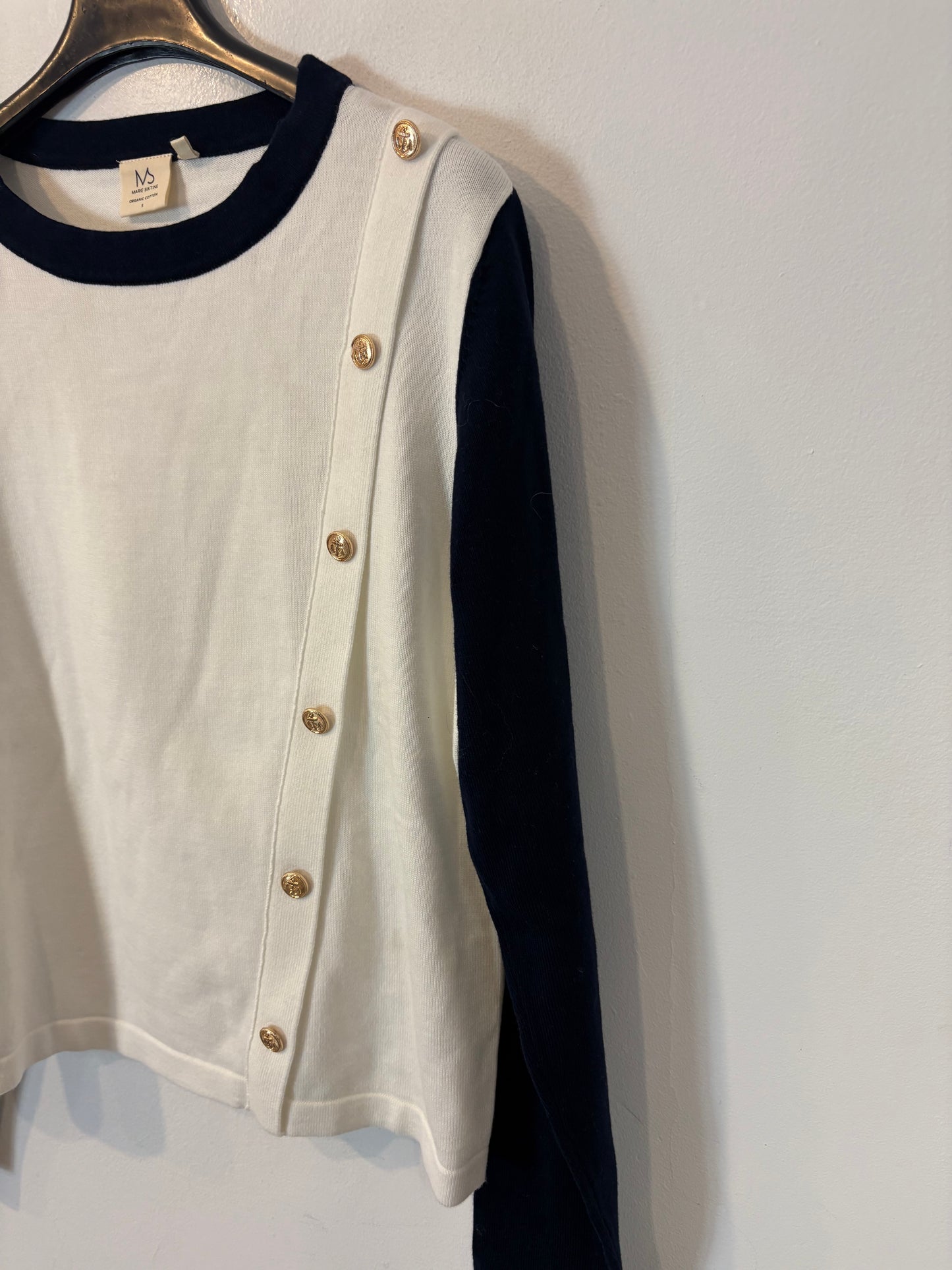 MARIE SIXTINE. Jersey bicolor botones dorados