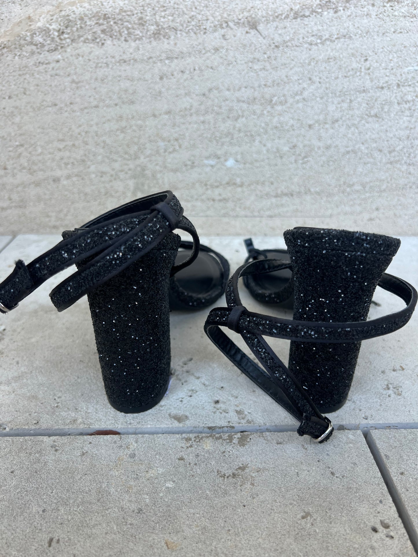 ZARA. Sandalias negras purpurina. T 41