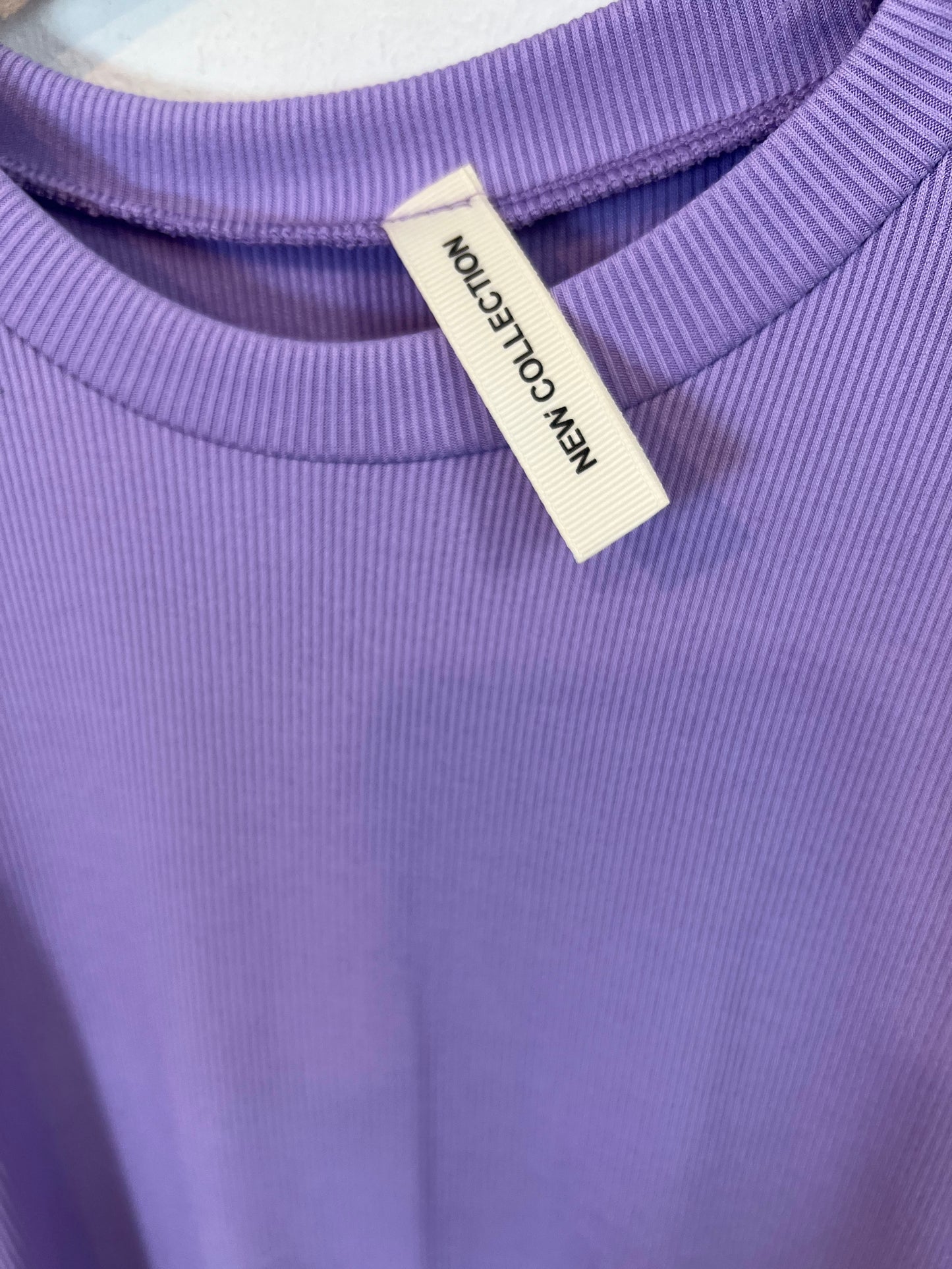 OTRAS. Top morado mangas Tu(S)