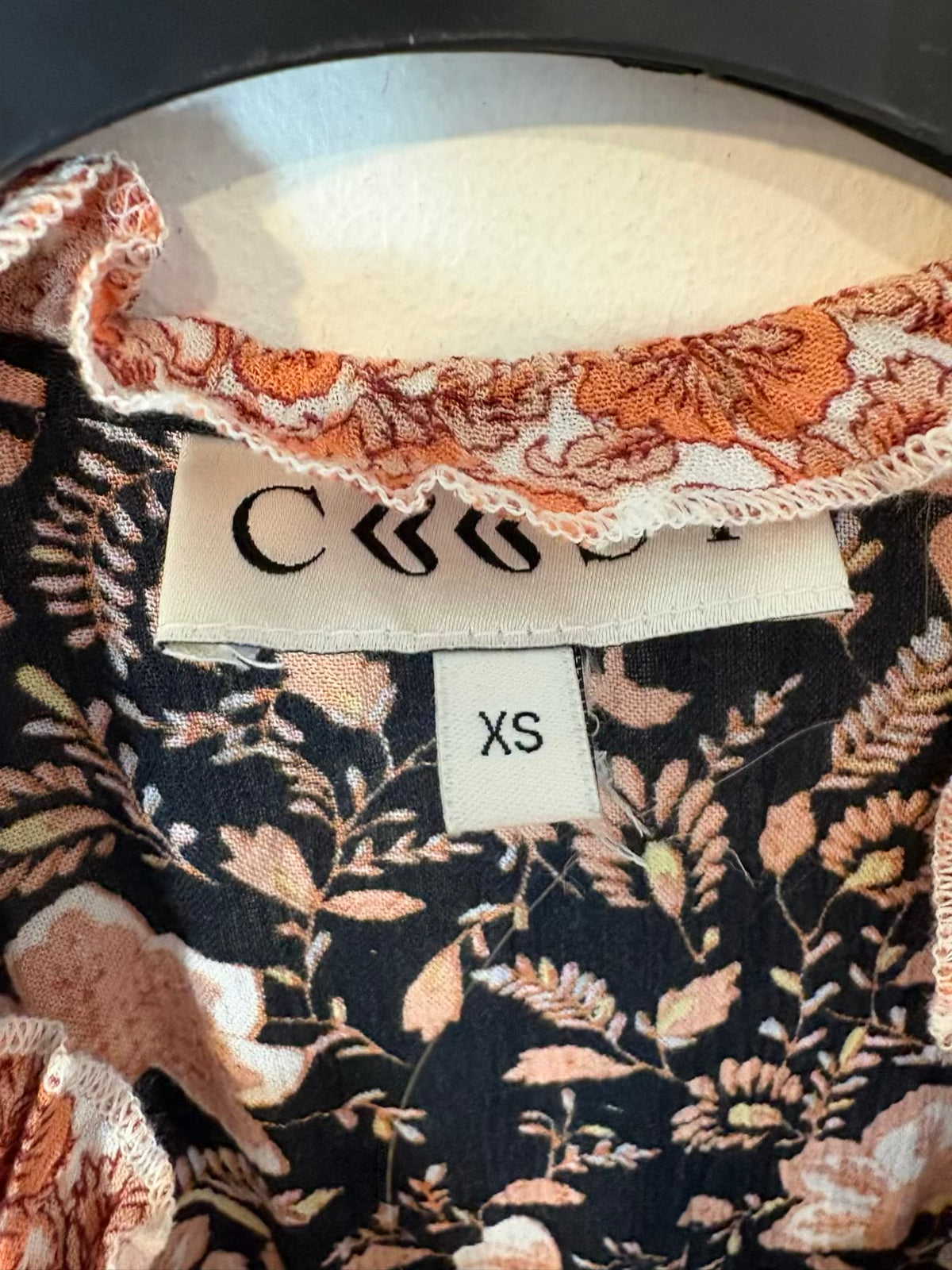 COOSY. Vestido largo estampado vuelo