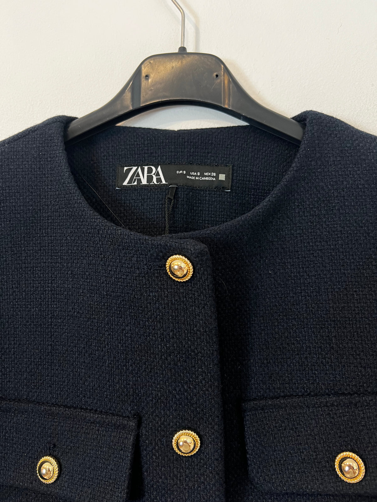 ZARA. Chaqueta azul botones dorados