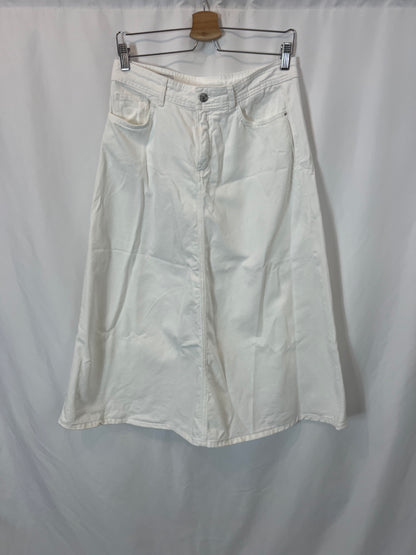 ZARA. Falda blanca denim midi. T M