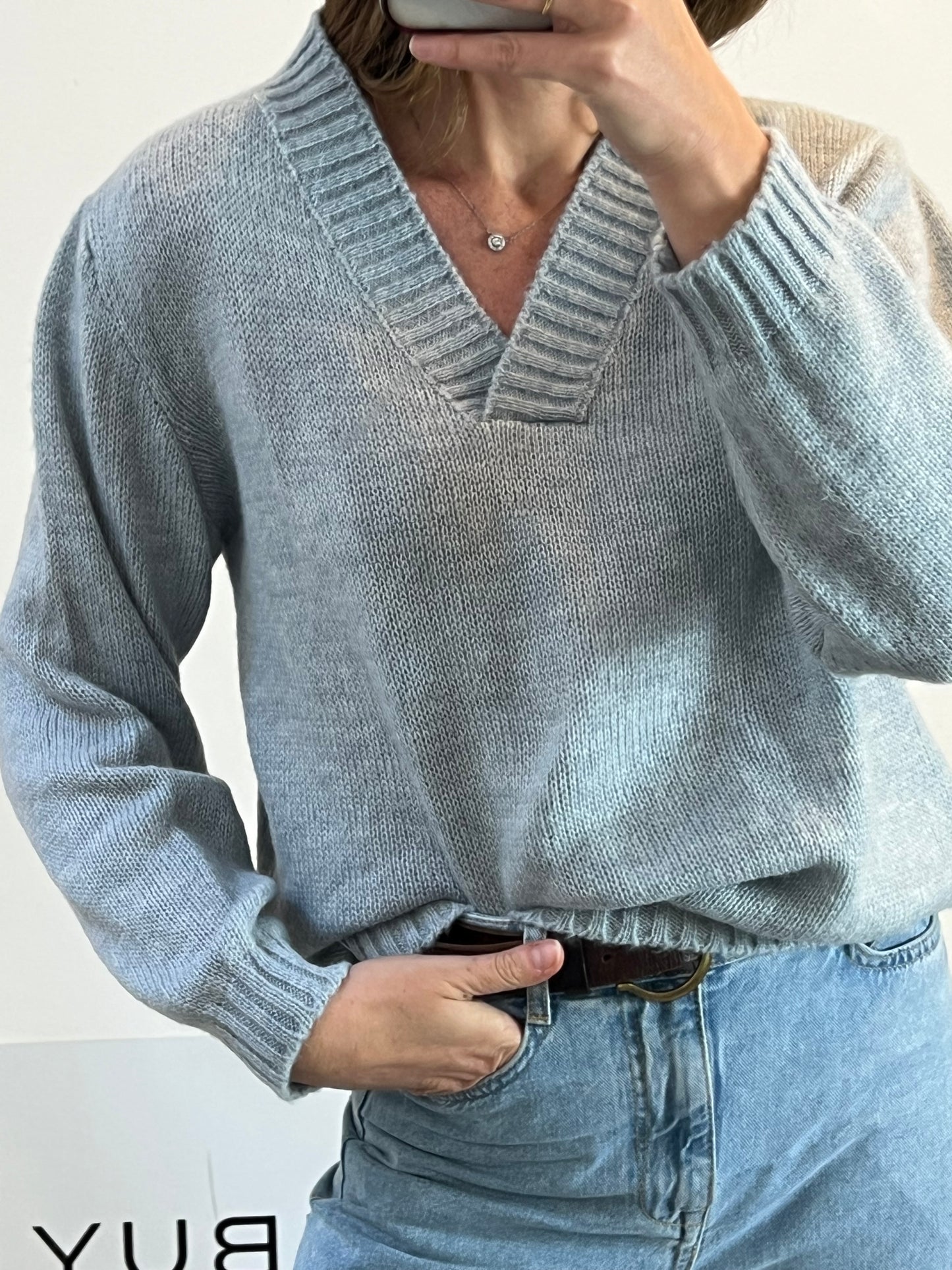 OTHERS. V-neck sweater. TL