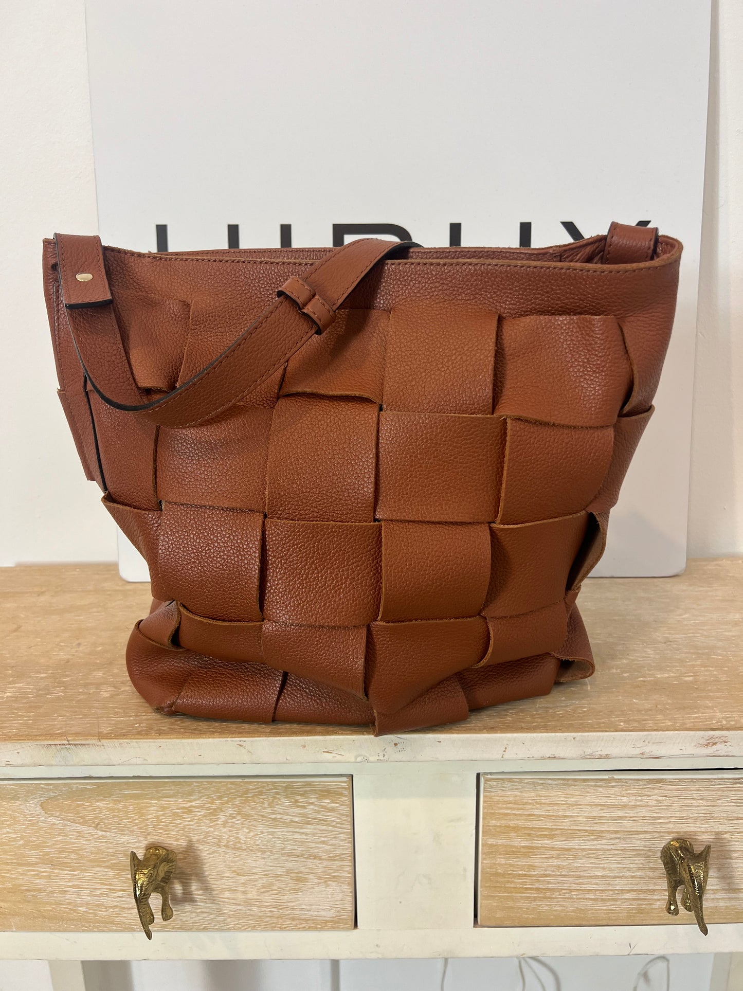 MOHEL. Bolso piel trenzada