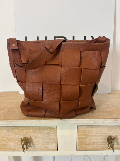 MOHEL. Bolso piel trenzada