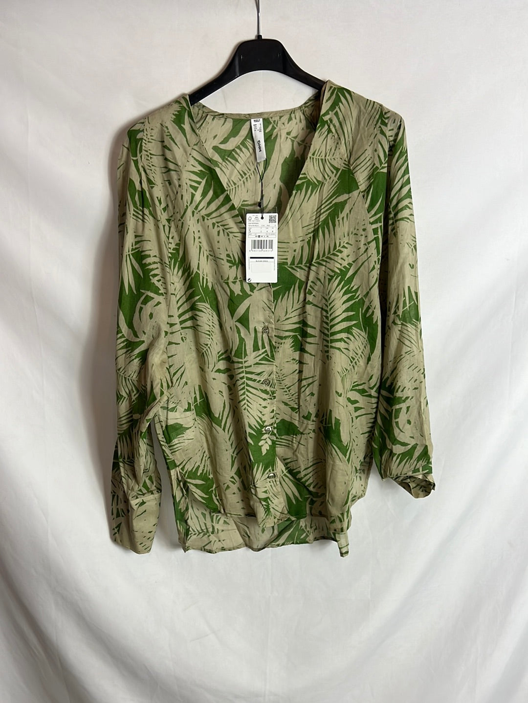 MANGO. Blusa verde hojas. TS
