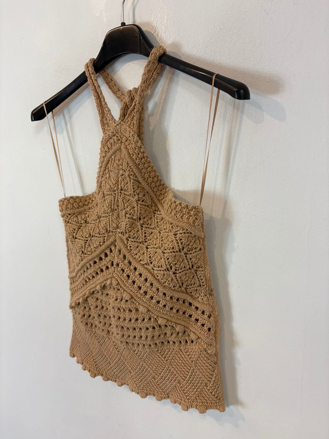 ZARA. Top beige croché halter