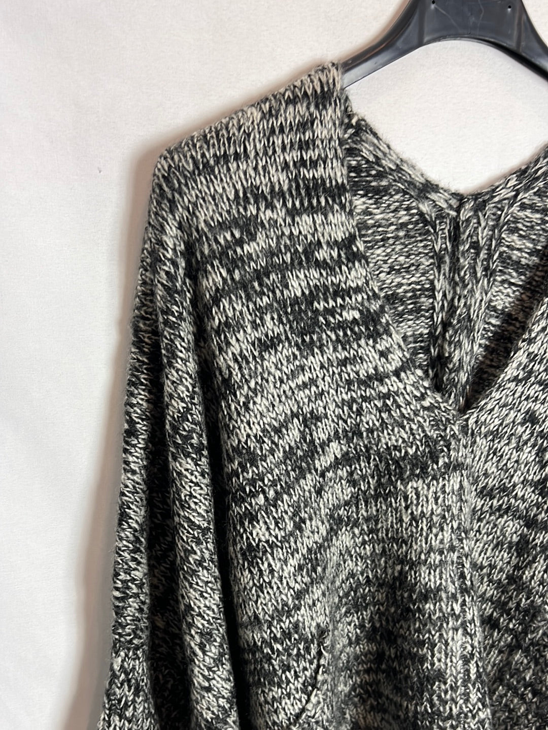 OTRAS. Jersey jaspeado lana escote pico. T U ( M)