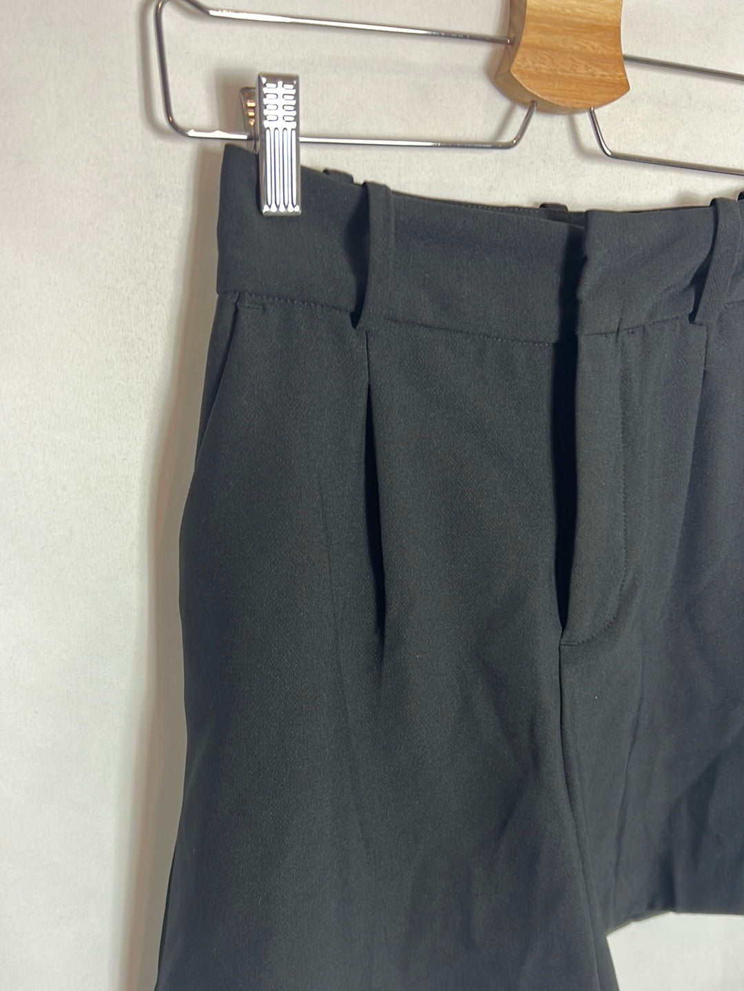 ZARA. Black pleated Bermuda shorts. Size XS