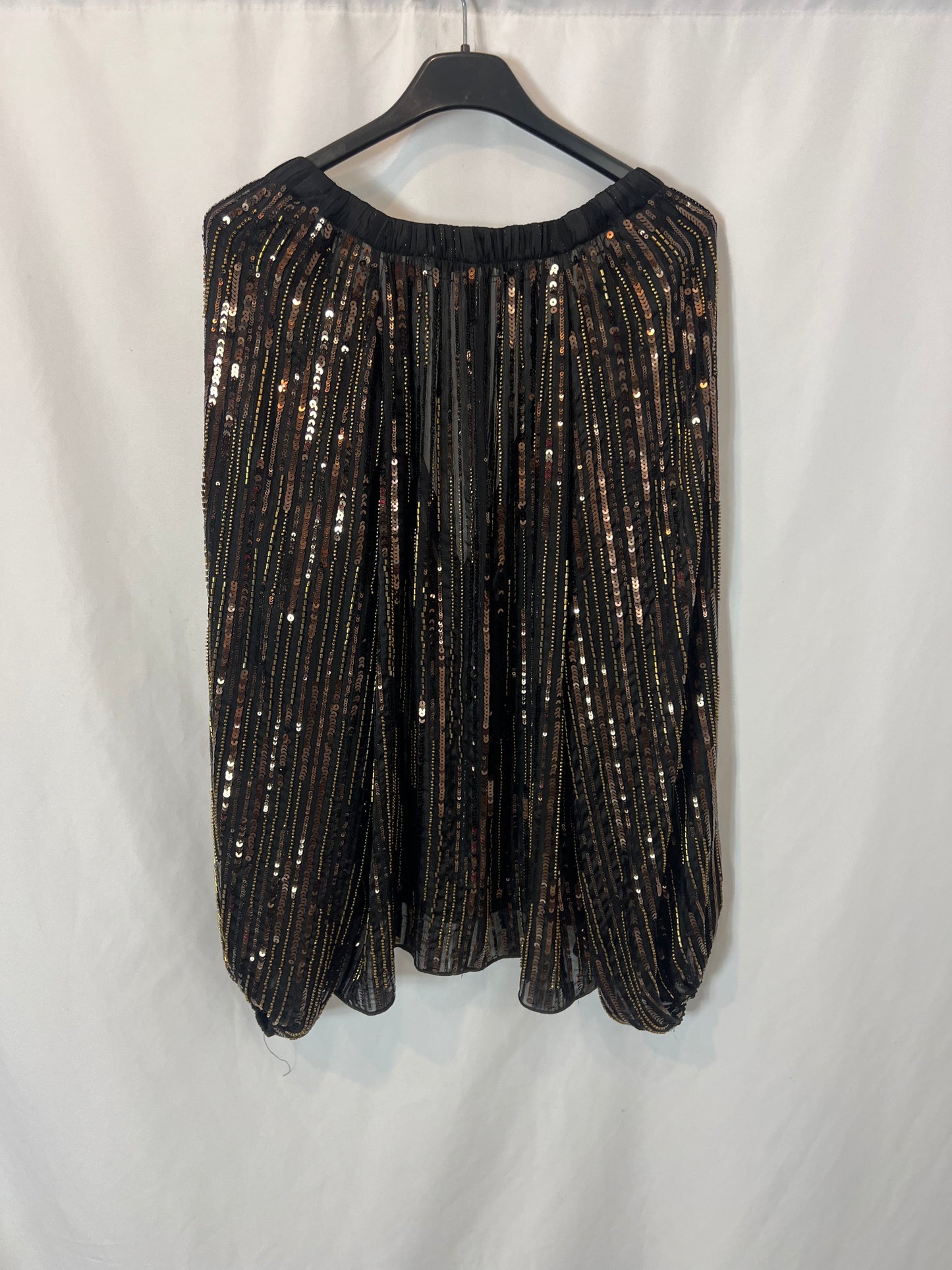 ZARA. Blusa negra lentejuelas. T M