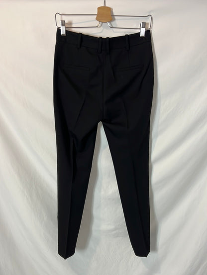 MANGO. Black pleated trousers. Size 34