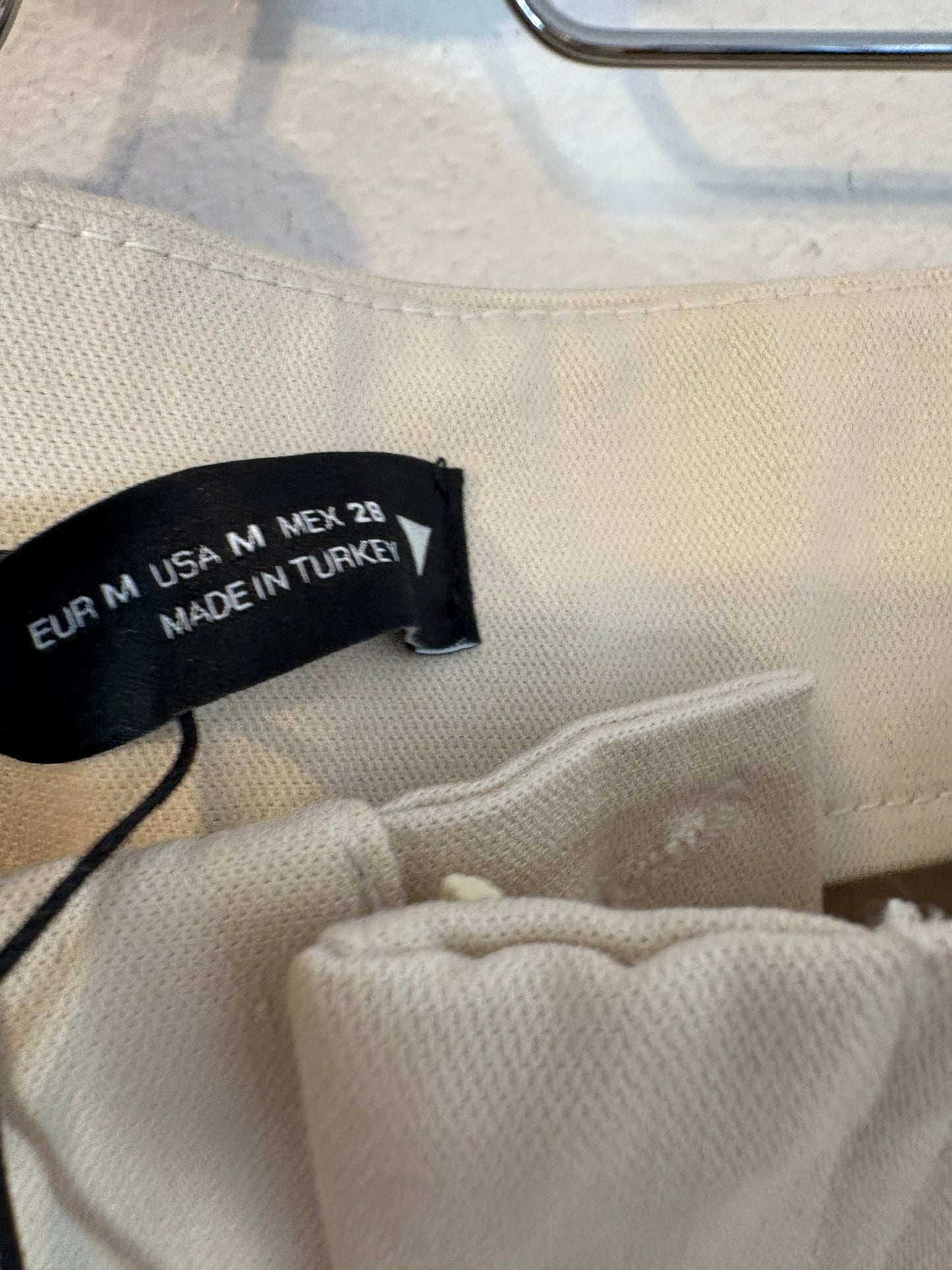 ZARA. Pantalón beige pinzas