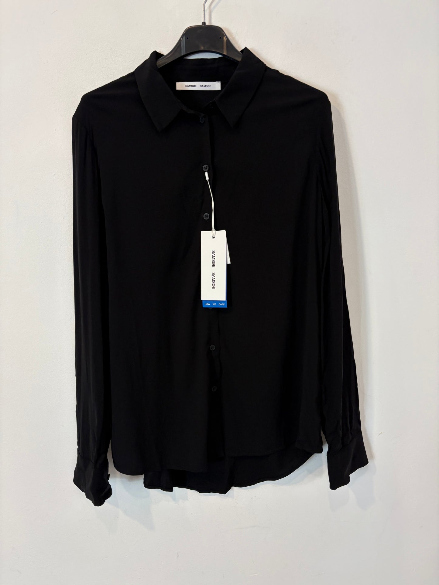 SAMSOE SAMSOE. Blusa negra fluida