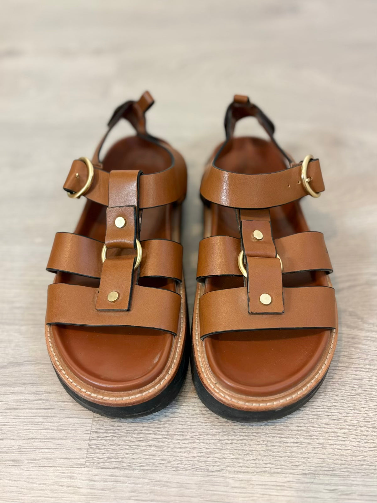 ZARA. Sandalia plana piel hebilla. T 38