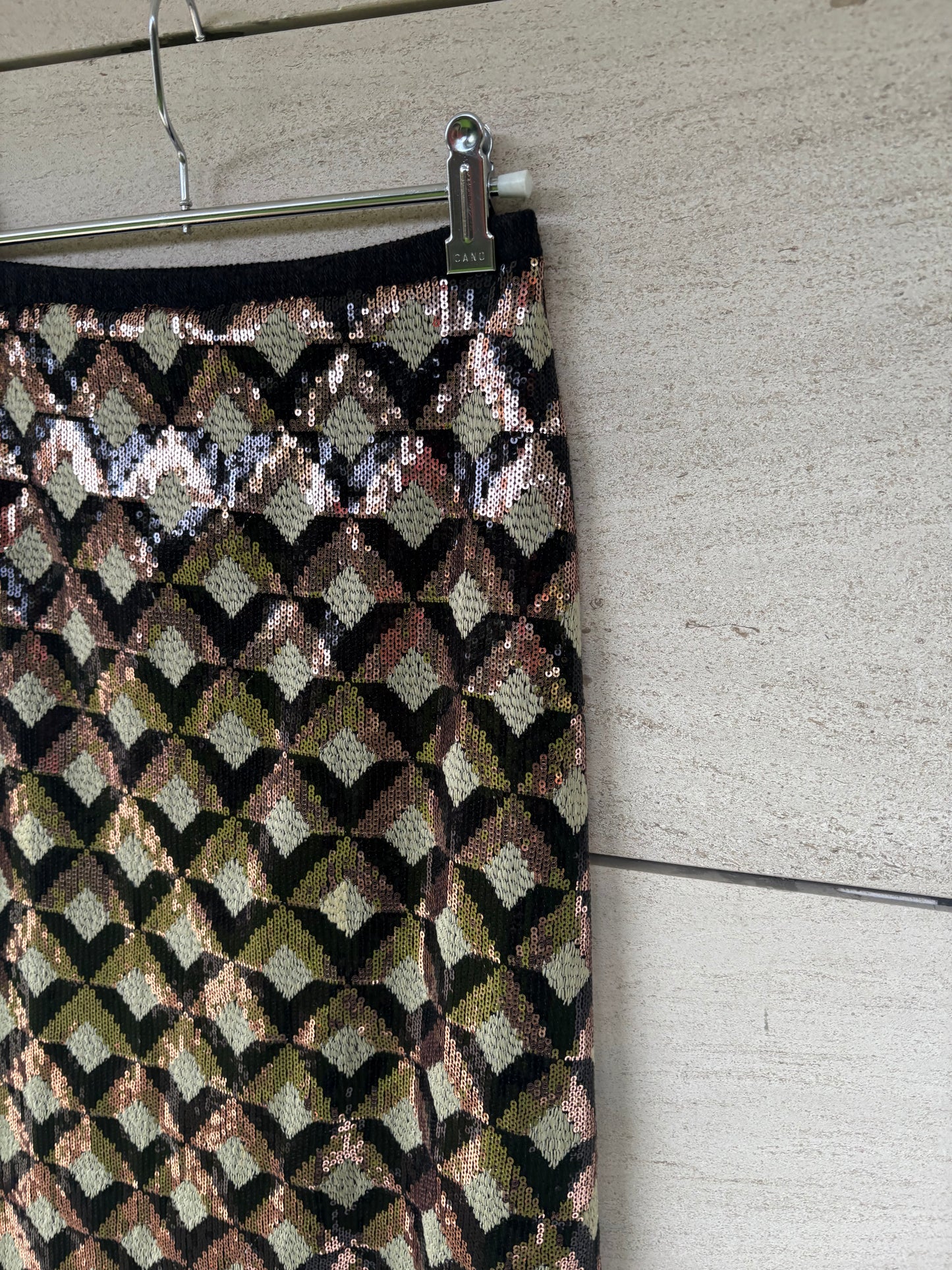 BAYMO. Falda midi lentejuelas colores