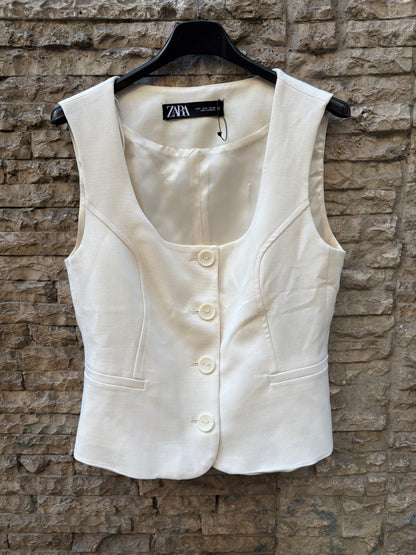 ZARA. Light beige buttoned vest. TS