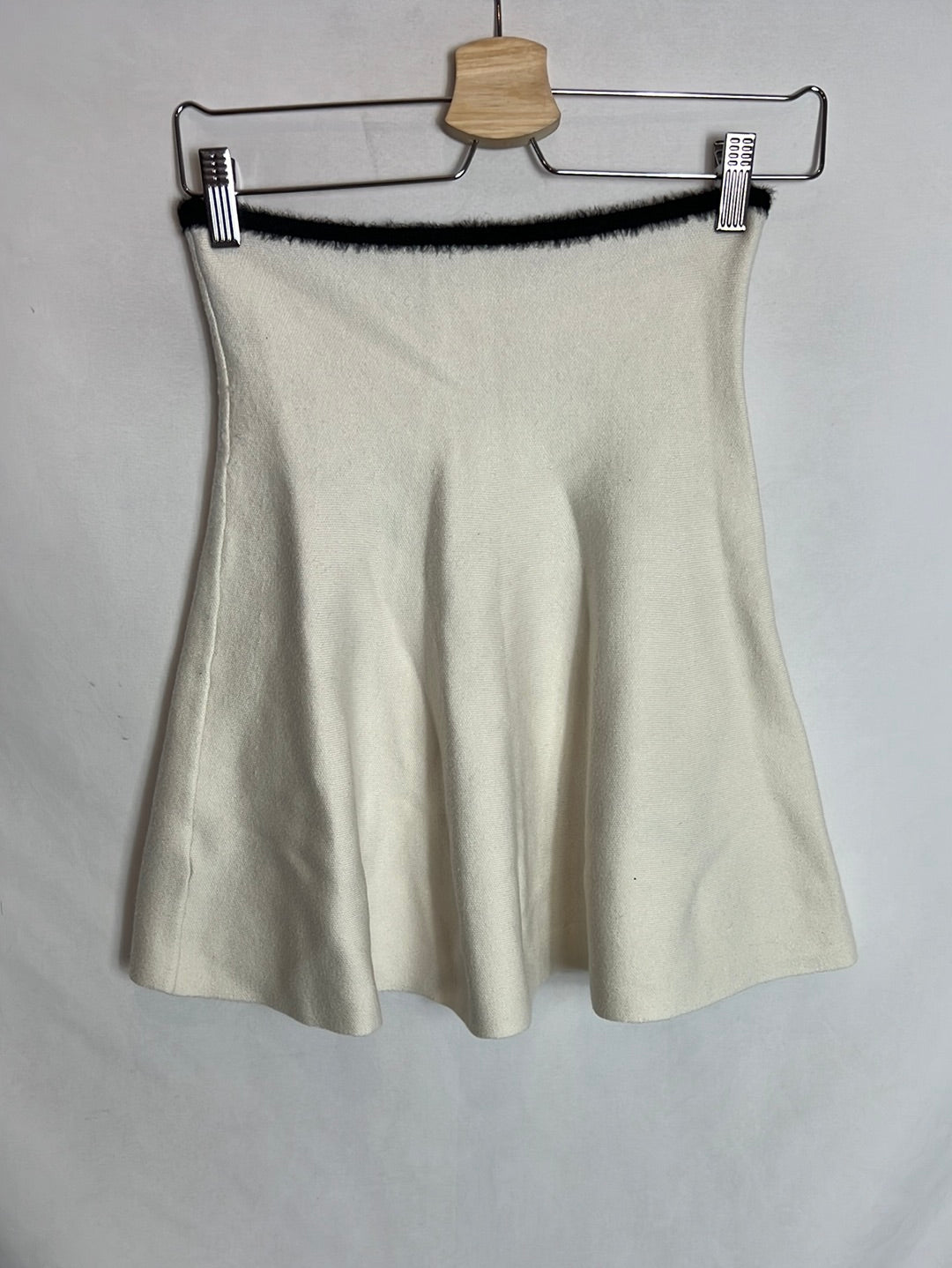 ZARA. Raw beige knit skirt Tm
